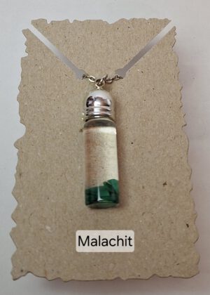 Halbedelsteine in kleiner Wunschflasche